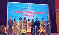 Entregan el premio Kovalevskaya 2019 a sobresalientes mujeres científicas de Vietnam