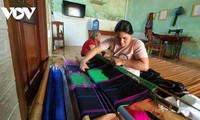 Una joven artesana de la etnia Ma y su aspiración de promover el tejido de brocados