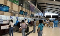 Vuelo de Vietnam Airlines lleva a casi 200 trabajadores de la salud a la Ciudad Ho Chi Minh