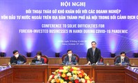 Diálogo para ayudar a las empresas de IED en Hanói a superar las dificultades  