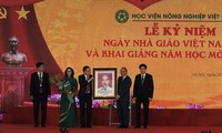 Presidente vietnamita felicita a la Universidad de Agricultura en el Día del Maestro