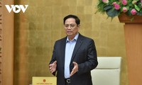Primer ministro vietnamita pide acelerar la inmunización contra el covid-19