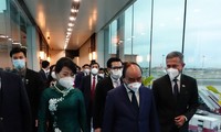 El presidente de Vietnam y su comitiva llegan a Singapur