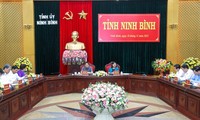 Primer ministro Pham Minh Chinh trabaja con autoridades de Ninh Binh