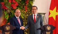 Dirigentes de Vietnam e Indonesia dialogan sobre relaciones binacionales