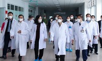Premier de Vietnam visita hospitales en Hanói con motivo del Tet 2023