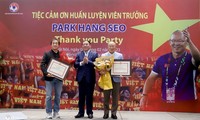 Técnico surcoreano recibe certificado de reconocimiento del premier vietnamita