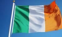 Dirigentes de Vietnam felicitan Irlanda por el Día Nacional