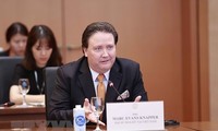 Funcionario vietnamita dialoga con embajador estadounidense sobre tema de la libertad de religión