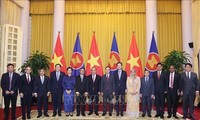 El presidente de Vietnam recibe a embajadores de la ASEAN