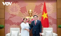 Líder del Parlamento vietnamita recibe a secretaria general de la Federación de Mujeres Cubanas
