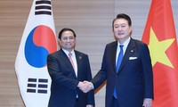 Premier vietnamita se reúne con el presidente de Corea del Sur en Japón