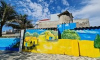 Coloridos murales del pueblo pesquero de Nhon Ly