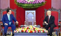 Máximo líder vietnamita se reúne con el presidente surcoreano