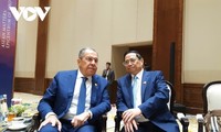 Jefe de Gobierno vietnamita dialogan con altos funcionarios de Rusia y Australia