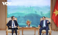 Primer ministro vietnamita se reúne con presidente de la región italiana de Lombardía