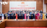 Presidente de Parlamento de Vietnam se reúne con empresas familiares destacadas