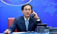 Canciller vietnamita dialoga por teléfono con autoridad de Nueva Zelanda