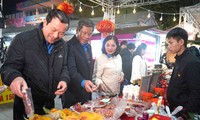 Inauguran “Mercado de Tet del sindicato” a favor de trabajadores en vísperas del Año Nuevo Lunar