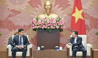 Dirigente del Parlamento vietnamita recibe a embajador venezolano