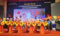 Encuentro entre soldados, milicianos y jóvenes voluntarios participantes en la Operación de Dien Bien Phu