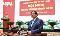 Primer ministro de Vietnam evalúa cumplimiento de tareas militares y de defensa