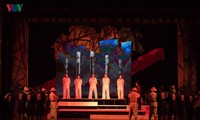 Hình ảnh: Công diễn vở cải lương “Hừng Đông” tại Nhà hát Lớn Hà Nội