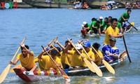 Giải đua ghe truyền thống trên sông Hương