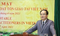 Le Comité des affaires religieuses rencontre des religieux étrangers au Vietnam