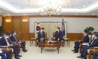 Vuong Dinh Huê rencontre le Premier ministre sud-coréen