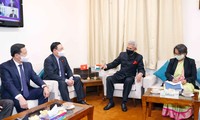 Vuong Dinh Huê rencontre le ministre des Affaires étrangères indien