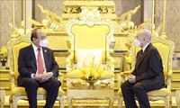 Nguyên Xuân Phuc rencontre le roi du Cambodge