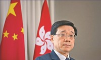 Hong Kong: John Lee, ancien chef de la sécurité pro-chinois déclare sa candidature à la direction de la ville