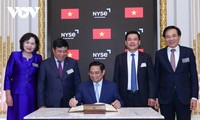 Le PM Pham Minh Chinh visite la plus grande bourse mondiale à New York