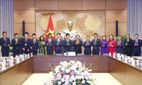 Vuong Dinh Huê reçoit de jeunes parlementaires du PLD japonais