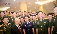 Nguyên Phu Trong rencontre les jeunes militaires exemplaires
