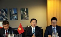 Forum de Davos: des activités continues de Trân Hông Hà