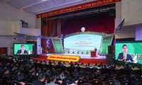 Pham Minh Chinh à la conférence sur la promotion de l’investissement de la province de Hoa Binh