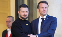 Volodymyr Zelensky reçu à l'Élysée par Emmanuel Macron