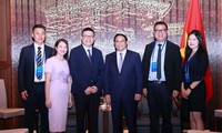 Pham Minh Chinh rencontre les dirigeants de grands groupes économiques chinois