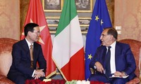 Vo Van Thuong rencontre les présidents des deux chambres du Parlement italien et le maire de Rome