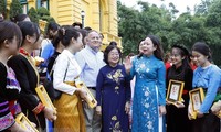 Attribution de bourses Vu A Dinh à 51 élèves issus d'ethnies minoritaires