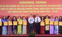 Vo Van Thuong rencontre des bénévoles de Hô Chi Minh-ville