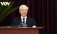 Nguyên Phu Trong signe la promulgation d’une résolution sur le rôle des hommes d’affaires vietnamiens