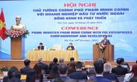 Pham Minh Chinh rencontre des investisseurs étrangers
