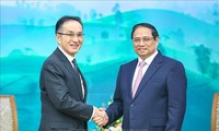 Le président  du groupe japonais Marubeni reçu par Pham Minh Chinh