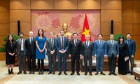 Vuong Dinh Huê accueille les ambassadeurs du Royaume-Uni et de Nouvelle-Zélande