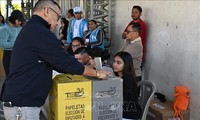 Les Salvadoriens se rendent aux urnes pour élire leur président