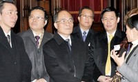 ท่าน Nguyen Sinh Hung ประธานรัฐสภาเวียดนามพบปะกับรองประธานสภาล่างอังกฤษ