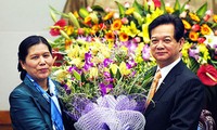 ท่าน Nguyen Tan Dung หารือกับคณะประธานสหพันธ์สตรีและสหภาพแรงงาน